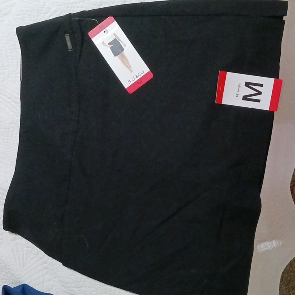 18 inch black skirt size medium